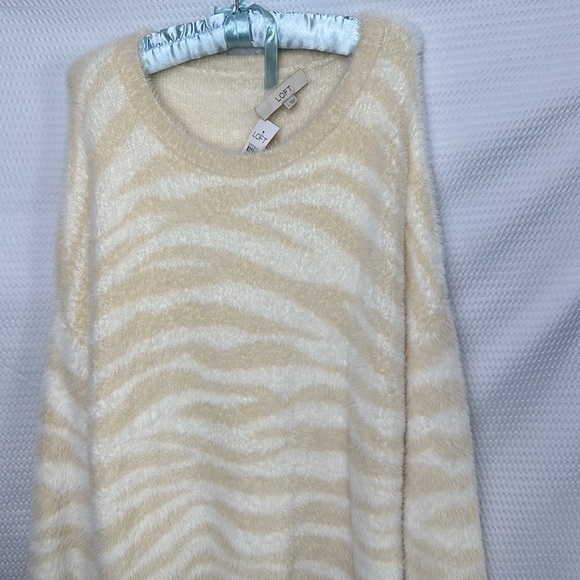 NWT Loft soft Nylon sweater - Picture 3 of 10